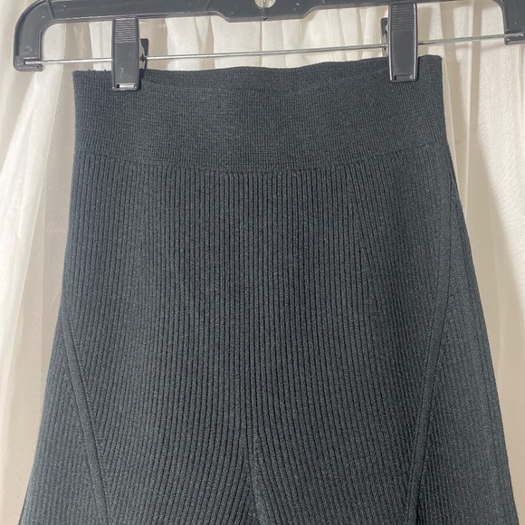 Mame Kurogouchi x Uniqlo collab 3D knit ribbed black shorts - Picture 2 of 6